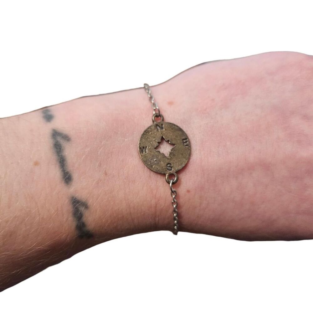 NWT 5/$28 Compass Bracelet